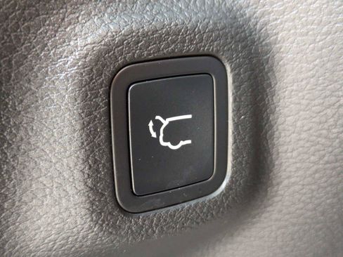Certified 2025 Jeep Compass Limited w/ Elite Group AWD/4WD image 15