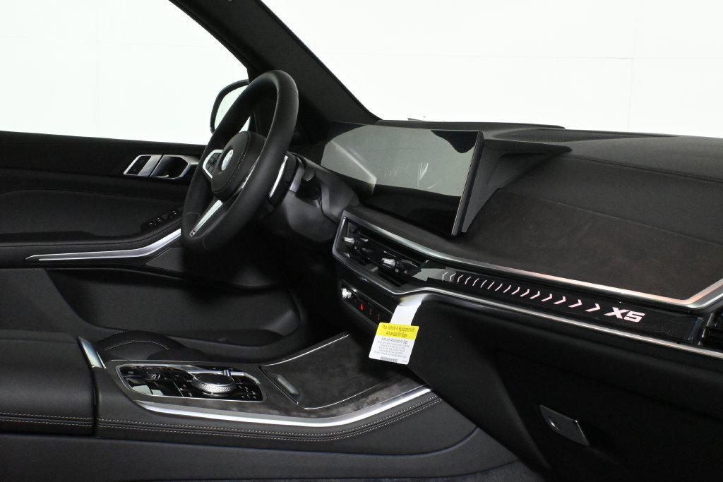 Used 2026 BMW X5 xDrive40i w/ M Sport Package AWD/4WD image 34