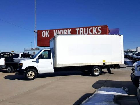 Used 2017 Ford E-350 and Econoline 350 Super Duty image 2