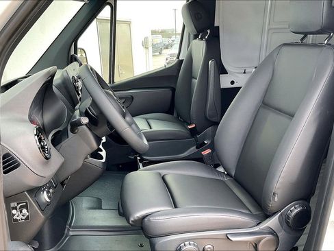 New 2025 Mercedes-Benz Sprinter 2500 image 9