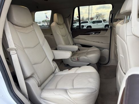 Used 2017 Cadillac Escalade Luxury RWD image 26