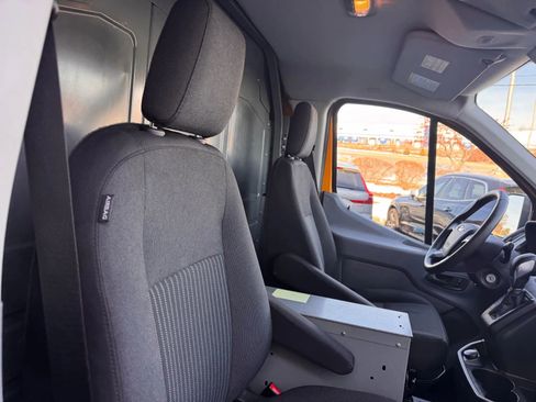 Used 2018 Ford Transit 250 130 Low Roof image 12