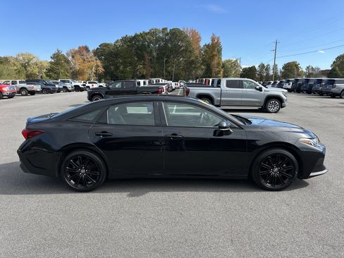 Used 2022 Toyota Avalon XSE image 5