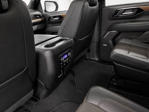 Used 2026 Chevrolet Suburban High Country AWD/4WD image 34