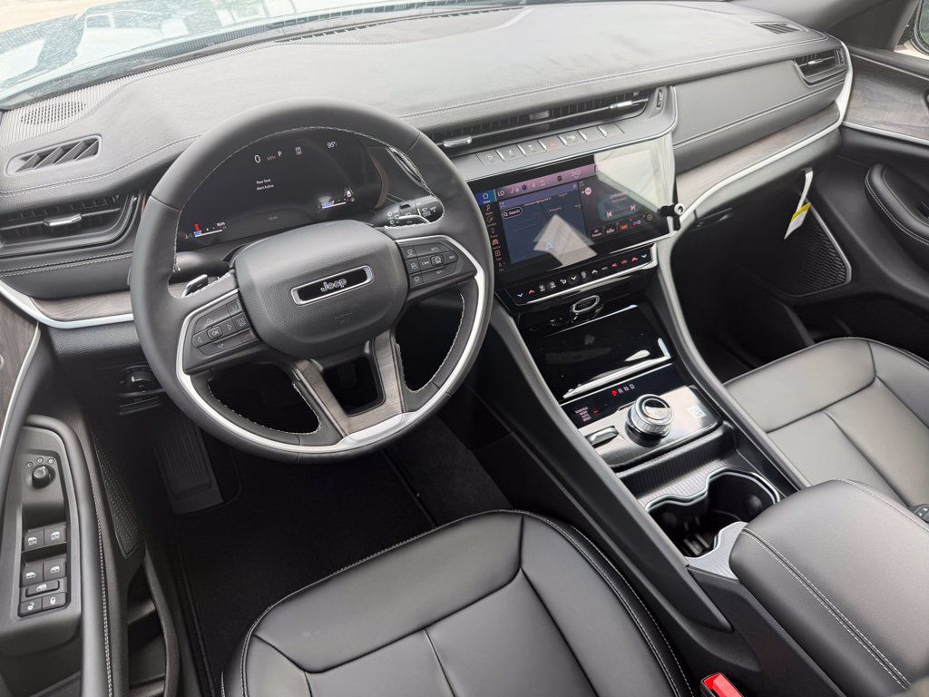 New 2026 Jeep Grand Cherokee Limited RWD image 10