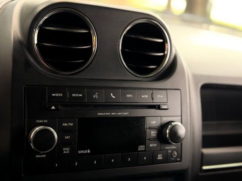 Used 2016 Jeep Patriot Sport image 23