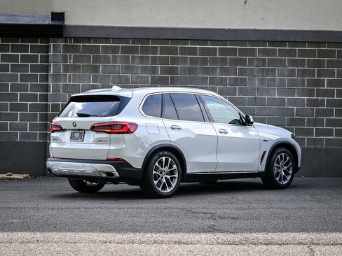 Used 2023 BMW X5 xDrive45e AWD/4WD image 3