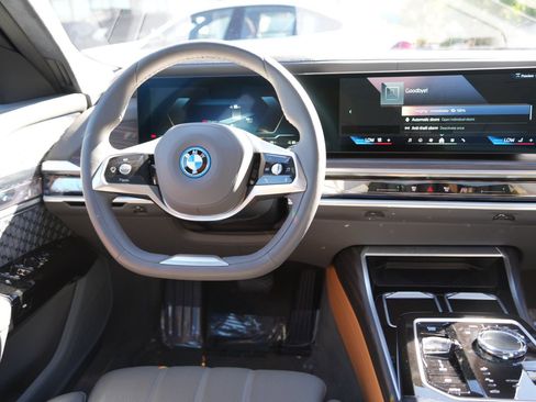 Used 2025 BMW i7 xDrive60 w/ Executive Package image 15