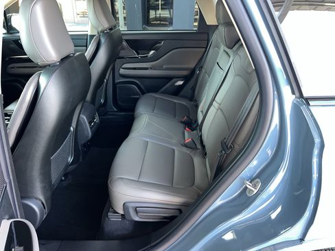 New 2026 Lincoln Corsair Premiere image 16