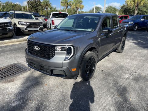 New 2025 Ford Maverick Lariat w/ Black Appearance Package image 3