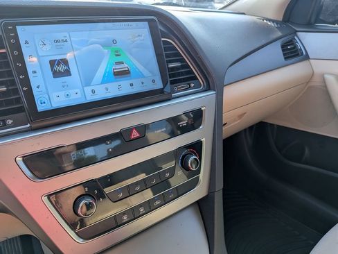 Used 2015 Hyundai Sonata SE w/ Option Group 09 FWD image 16