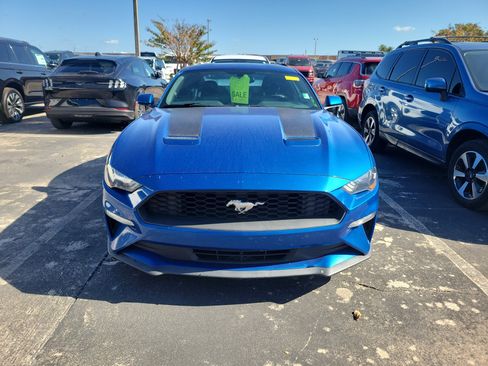 Used 2018 Ford Mustang Coupe image 2