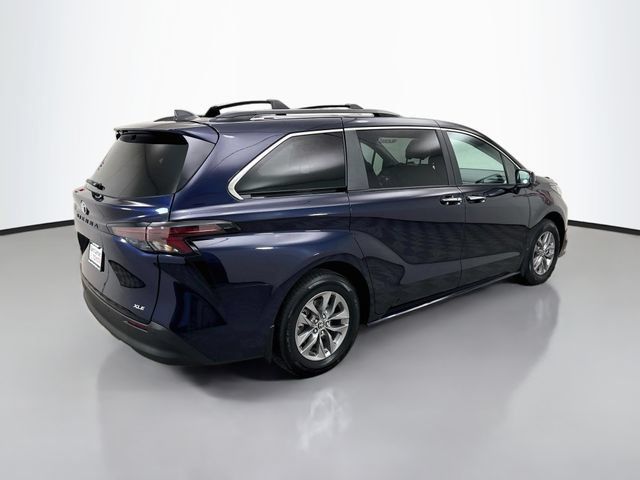 Used 2025 Toyota Sienna XLE w/ XLE Plus Package AWD/4WD image 7