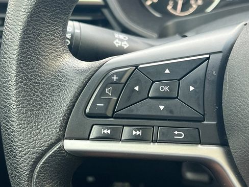 Used 2024 Nissan Altima 2.5 SV FWD image 32