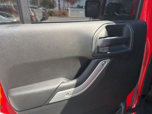 Used 2016 Jeep Wrangler Unlimited Sahara w/ Max Tow Package image 15