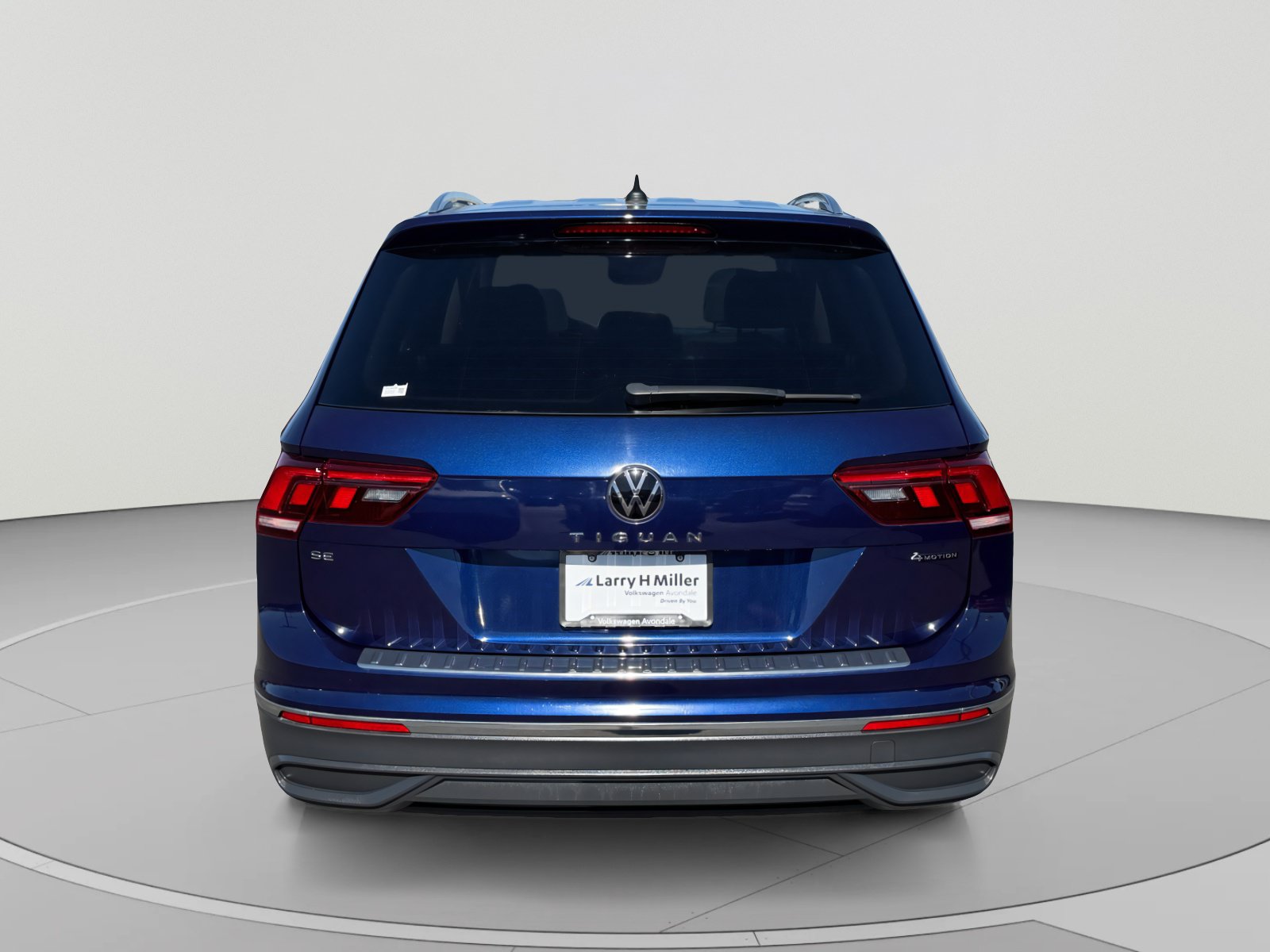 Used 2022 Volkswagen Tiguan SE w/ Panoramic Sunroof Package AWD/4WD image 4