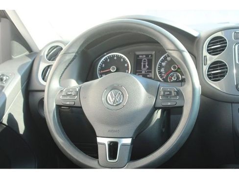 Used 2017 Volkswagen Tiguan S image 16