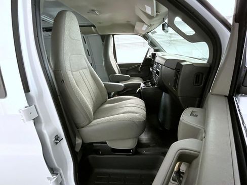 New 2025 Chevrolet Express 3500 w/ Driver Convenience Package image 10