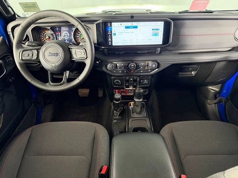 Used 2025 Jeep Wrangler Unlimited Rubicon w/ Convenience Group AWD/4WD image 13
