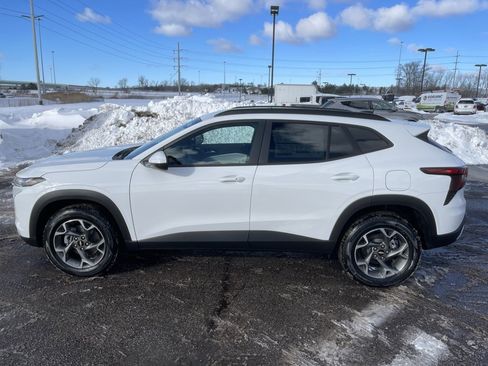 New 2026 Chevrolet Trax LT w/ LT Convenience Package image 4
