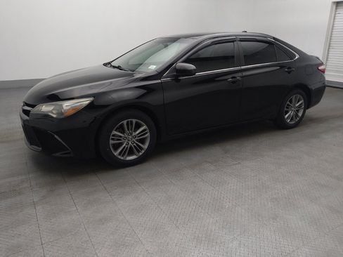 Used 2015 Toyota Camry SE image 2