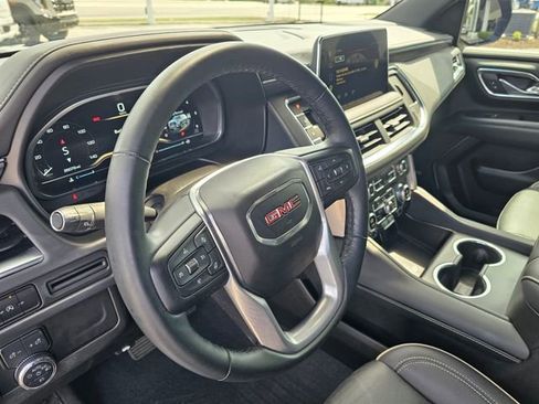 Used 2023 GMC Yukon SLT w/ SLT Premium Package AWD/4WD image 17