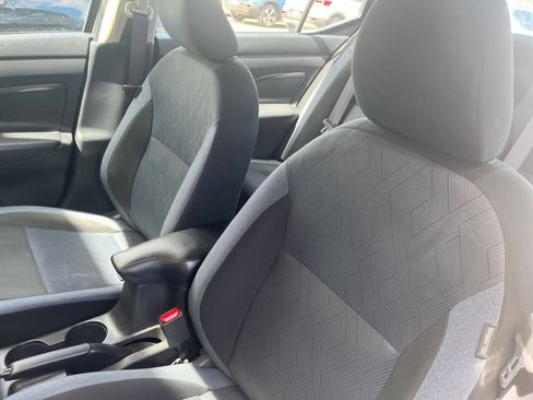 Used 2025 Nissan Versa SV FWD image 34