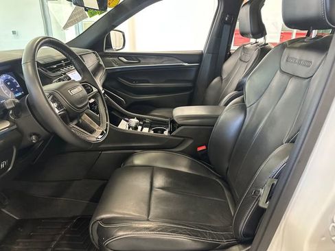 Used 2023 Jeep Grand Cherokee Overland w/ Adv Protech Group III AWD/4WD image 32