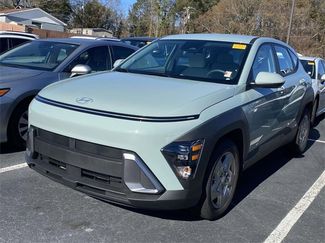 Used 2025 Hyundai Kona SE video 3