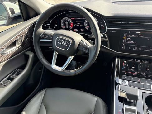 Used 2021 Audi Q8 Premium image 27