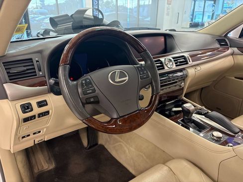 Used 2015 Lexus LS 460 w/ Comfort Package RWD image 16