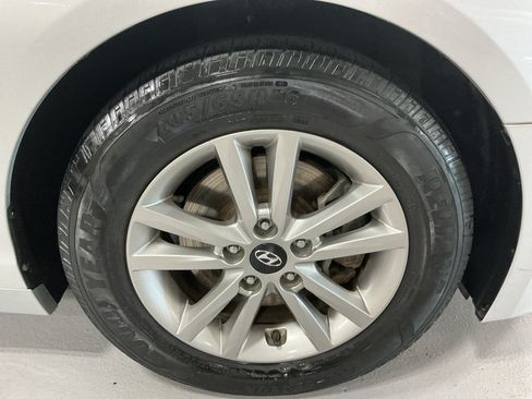 Used 2016 Hyundai Sonata SE FWD image 4