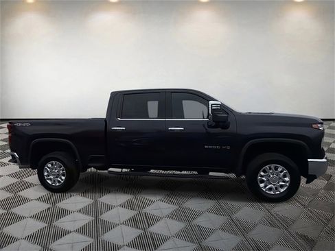 Used 2024 Chevrolet Silverado 2500 LTZ image 4
