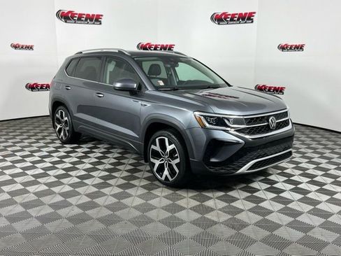Used 2023 Volkswagen Taos SEL image 2