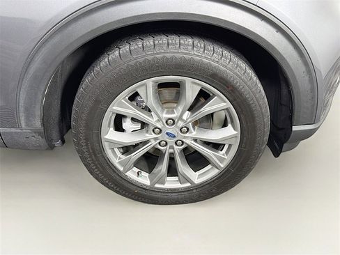 Used 2022 Ford Explorer XLT w/ Equipment Group 202A image 33