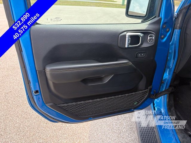 Used 2024 Jeep Wrangler Unlimited Sahara w/ Technology Group AWD/4WD image 12