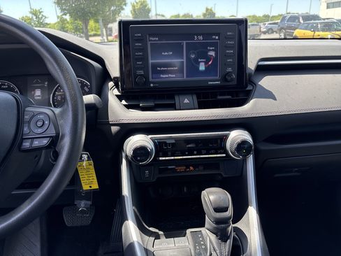 Used 2022 Toyota RAV4 LE AWD/4WD image 22