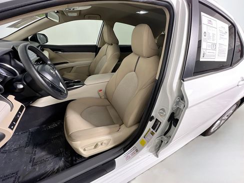 Used 2021 Toyota Camry LE image 15