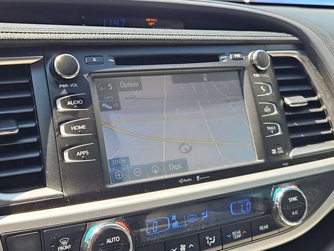Used 2015 Toyota Highlander XLE AWD/4WD image 23