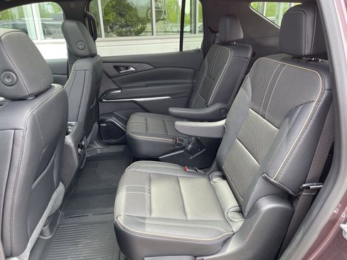 Used 2025 Chevrolet Traverse High Country w/ LPO, Floor Liner Package AWD/4WD image 40