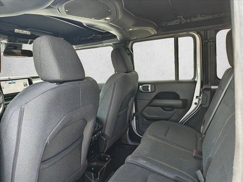Used 2024 Jeep Wrangler Unlimited Sahara AWD/4WD image 19