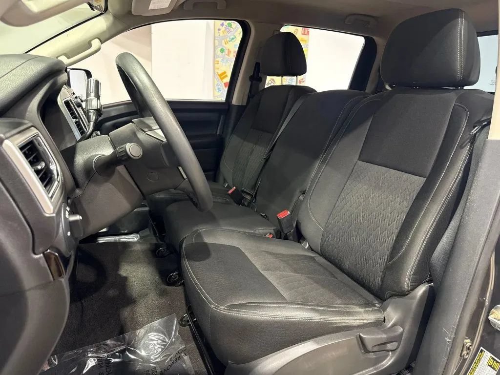 Used 2019 Nissan Titan SV AWD/4WD image 12