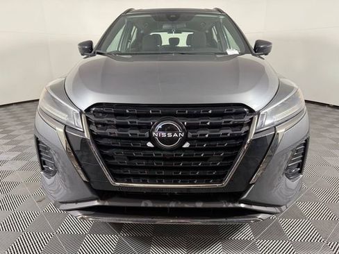 Used 2023 Nissan Kicks SR image 11