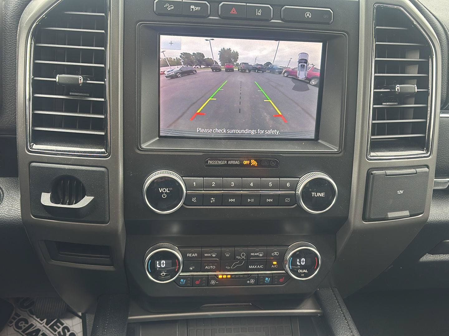 Used 2020 Ford Expedition XLT w/ Equipment Group 202A AWD/4WD image 17