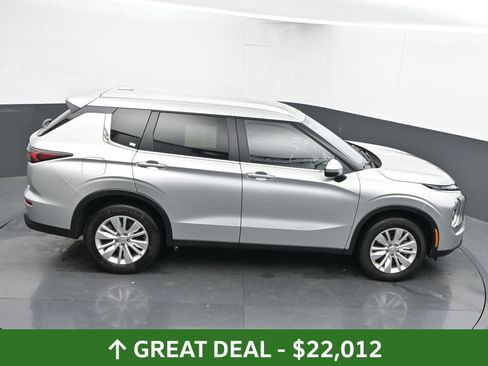 Used 2025 Mitsubishi Outlander ES image 45