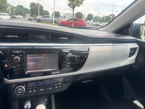 Used 2015 Toyota Corolla LE FWD image 12