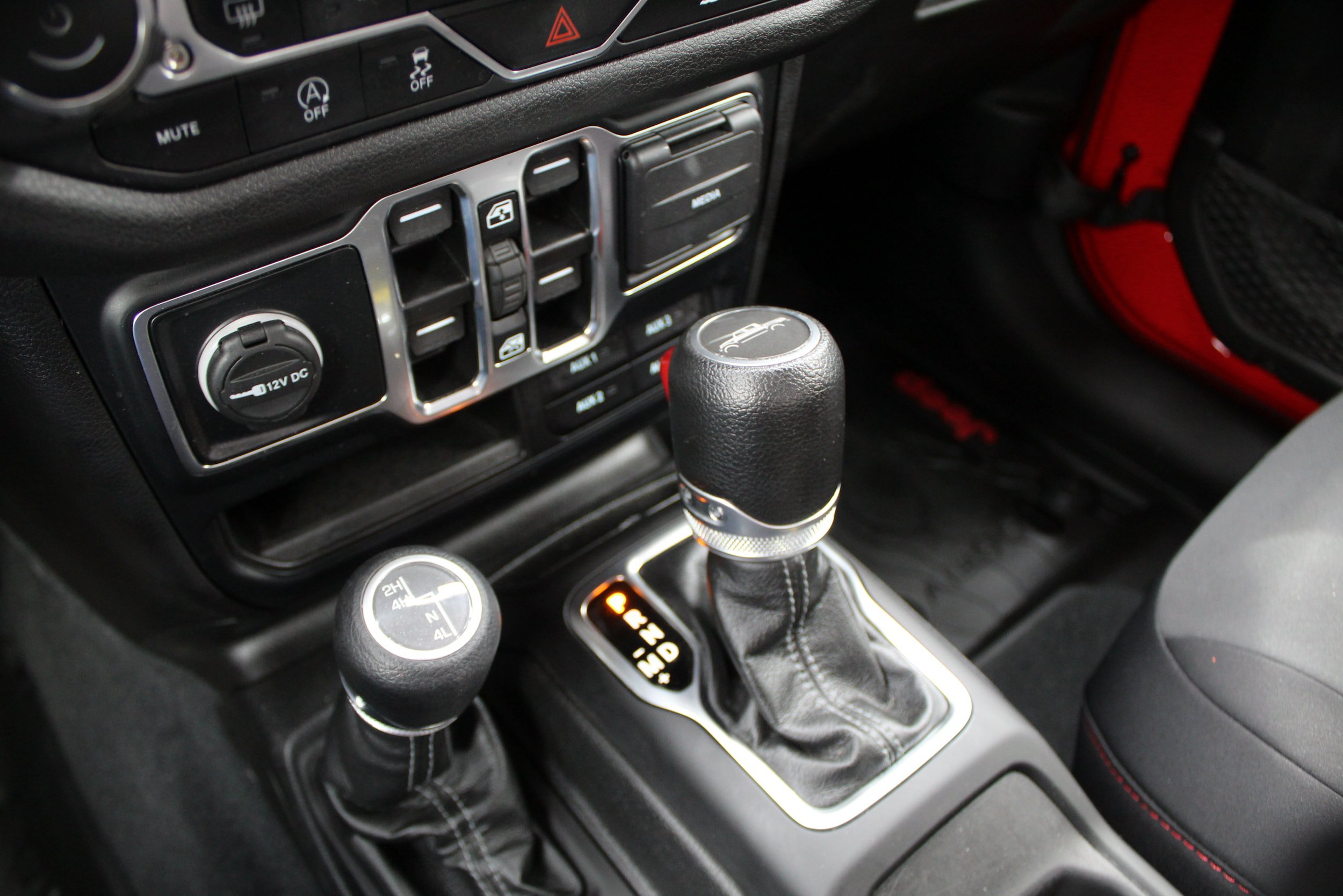 Used 2024 Jeep Gladiator Sport AWD/4WD image 36