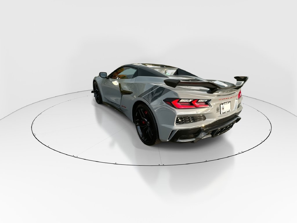 Used 2025 Chevrolet Corvette Z06 w/ Stealth Interior Trim Package RWD image 6