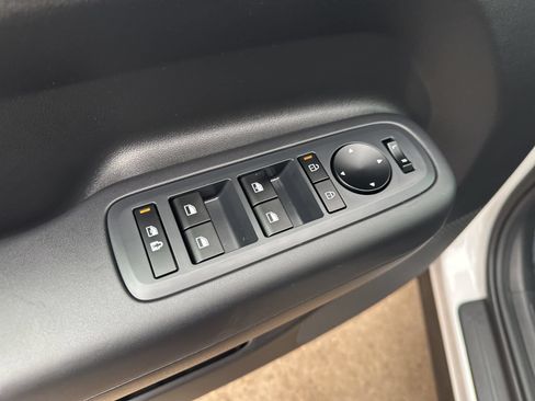 Used 2025 Hyundai Santa Fe SE AWD/4WD image 16