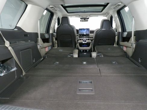 Used 2022 Lincoln Navigator Reserve image 11